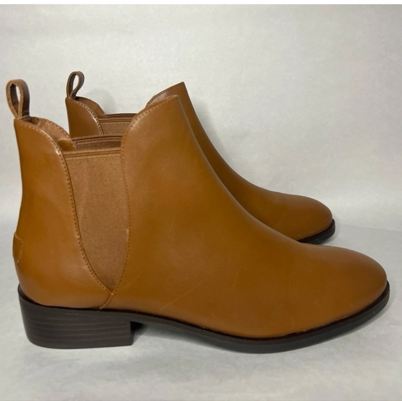 COLE HAAN BOOTS - Picture 1 of 5